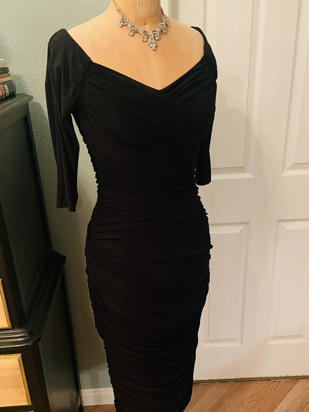 ♥️ Black Ruched Midi Wiggle Dress, Monica dress pin up couture PUG Laura Byrnes - Picture 2 of 15